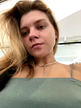ValenciaShock — NAKED DOGGY PUSSY SPANK