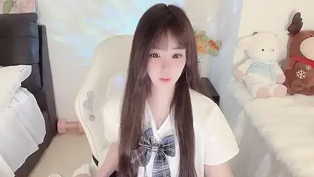 yuii-7 on StripChat 