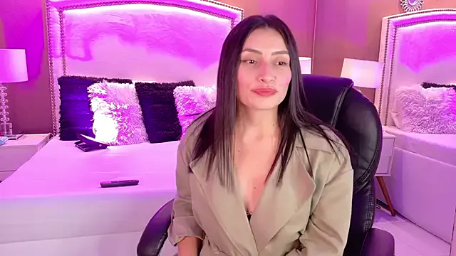 ZaraGold on StripChat 